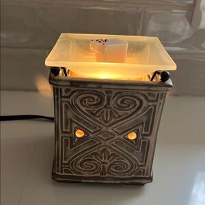 Scentsy Intricate Tan Wax Warmer